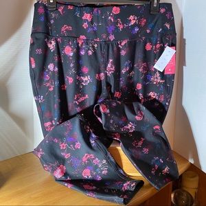 NWT LIVI 7/8 Wicking Leggings by Lane Bryant